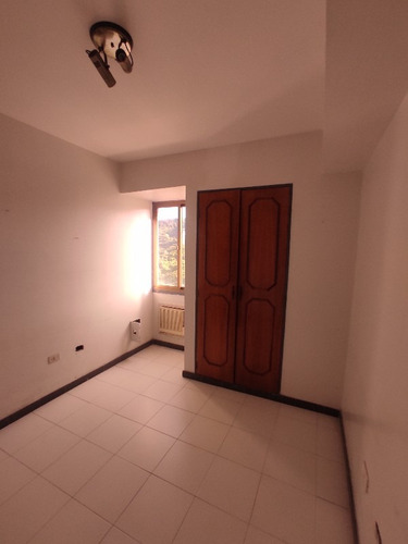 Apartamento Amplio En Venta Urbanizacion El Bosque Residencias San Andres Iv Valencia. St