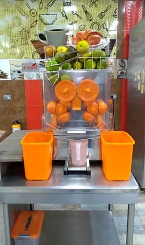 Imagen 1 de 1 de Exprimidor De Naranjas Automático Usado ( Un Millón ).
