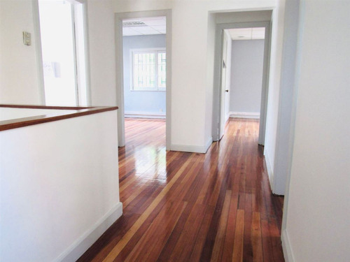 Casa En Venta De 4 Dorm. En Providencia