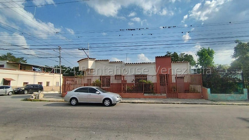 Casa En Venta En Esquina Y Zona Centrica Para Remodelar,barquisimeto Codigo 2 - 4 - 24519 (mehilyn Perez )