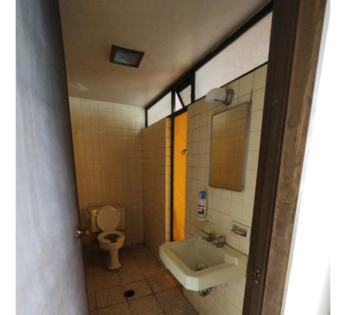 Casa Amplia Y Terreno Adicional Con Gran Ubicación En Puebla
