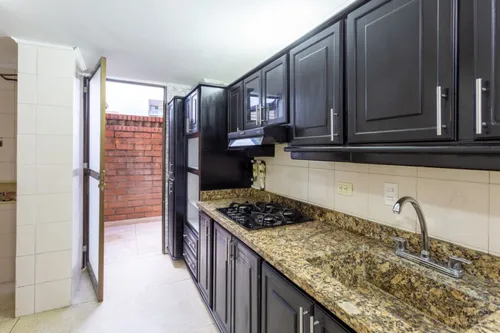 Apartamento En Venta En Conquistadores. Cod V21453