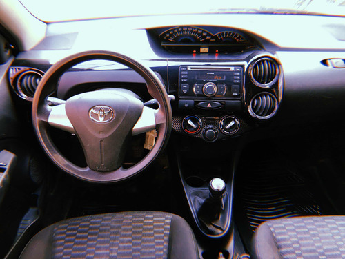 Toyota Etios 1.5 Xs 5 p