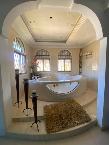 Imagen 10 de 21 de Se Vende Lujoso Penthouse / Apartamento/ 465mt2 / 5h/6b