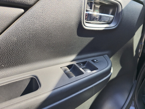 Mitsubishi L200 2.4 Cabina Doble 4x2 Mt