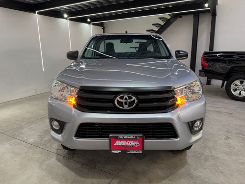 Toyota Hilux 2.7 Cabina Sencilla Mt
