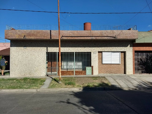Venta Casa 4 Ambientes Con Parque En San Justo