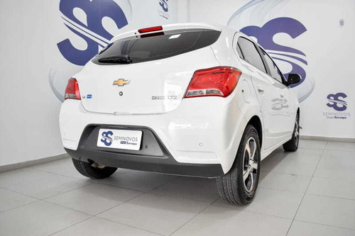 Imagem 2 de 15 de Chevrolet Onix 1.4 Mpfi Ltz 8v Flex 4p Mec 2017