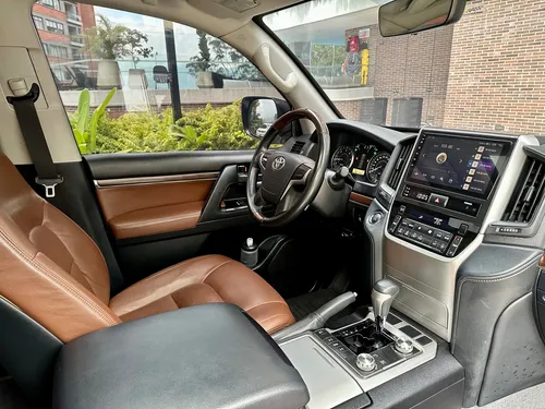 Toyota Land Cruiser SAHARA VXR LC200 DIESEL