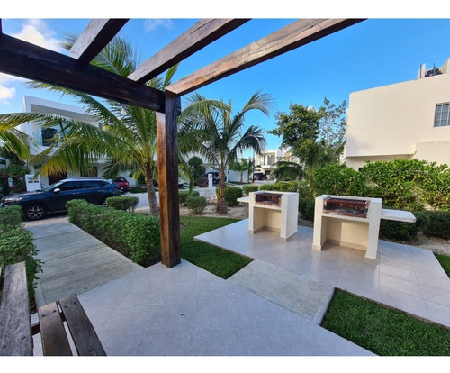 Casa En Venta En Selvanova, Playa Del Carmen, Quintana Roo. Reventa | Totalmente Amueblada.