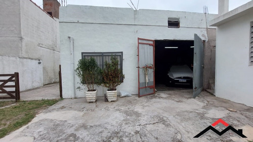 Calle 4 Nº 6827- Venta En Block + Con Fondo De Comercio Ferreteria En Actividad