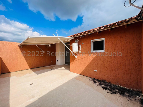 Casa Townhouse En Venta De 4 Niveles En Cantarrana Cocina Empotrada Piso De Mármol Parrillera Seguridad Nela 24-8827