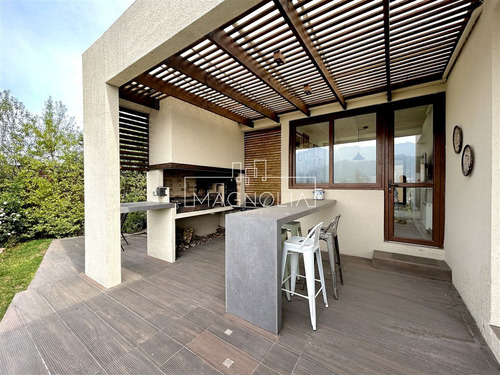 Casa En Venta De 6 Dorm. En Lo Barnechea