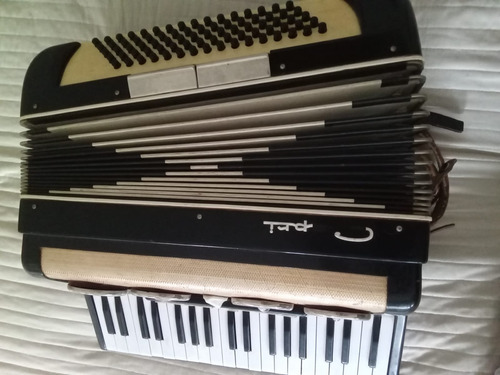 Acordeon A Piano Capri 80 Bajos 