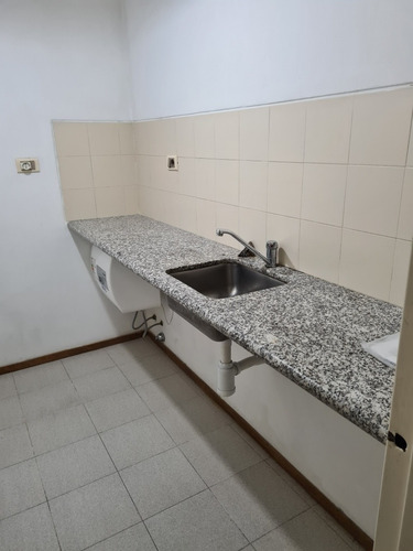 Se Alquila En Centro, Oficina, Con Garaje, A/a, Baño, Cocina