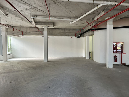 Local Comercial En Arriendo En Apoquindo / Av. Las Condes