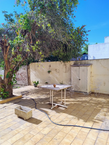 Alto Alberdi Vendo Casa 2 Dormit, 2 Baños, Cochera Y Patio + Depto 1 Dormit, C/terraza.