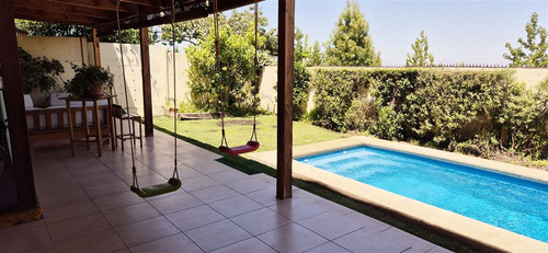 Casa En Venta De 3 Dorm. En La Florida