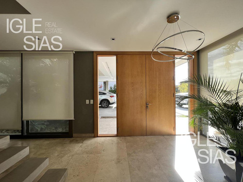 Casa Al Rio En Venta En El Barrio Albanueva