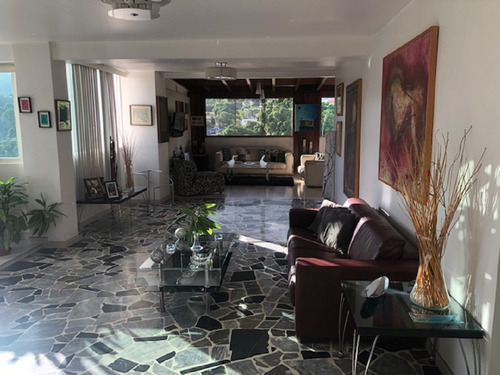 Imagen 2 de 24 de En Venta Espectacular Ph, En La Urb. El Marqués, A Pocos Metros Del Ávila, Con Excelente Vista Desde Todas Las Áreas, Iluminado, Fresco, Clima De Montaña, Espacioso Y Remodelado.