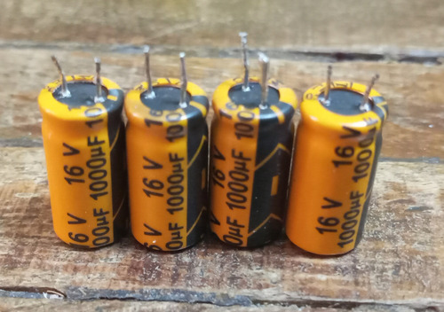 Kit De Condensadores Electroliticos Pequeños (Usado)