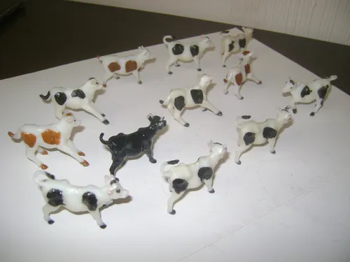 Antiguos Animalitos Tipo Eg Toys 8 Vacas 4 Terneros Razas 2 (Usado)