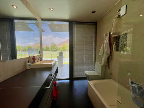 Venta Casa Moderna, Con Orilla Laguna Privada