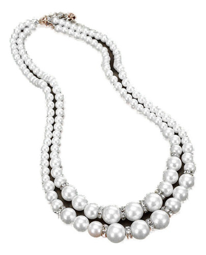 A Versión Del Collar De Perlas Engastadas En Diamantes Con