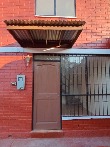 Casa Dos Pisos Con Excelente Ubicación *se Acepta Subsidio