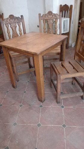 Mesa De Madera Saman Con Tres Sillas