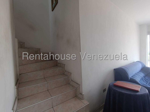 Apartamento En Venta Urb Andres Bello, Las Delicias, Maracay 25-16098 Jecg