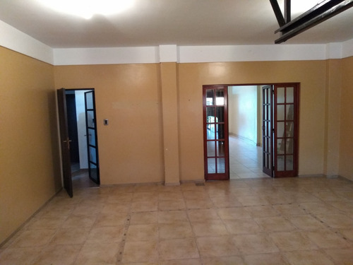 Casa En Venta 8 Ambientes En Ramos Mejia Con Pileta