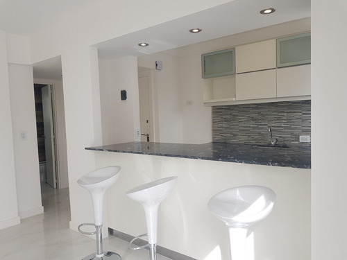 Departamneto De 2 Ambientes Con Balcon Terraza En Venta / Paseo Aldrey