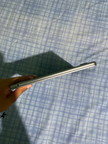Macbook Air M3 13 Plata 256gb Ssd - Apple M3 Chip (Usado)