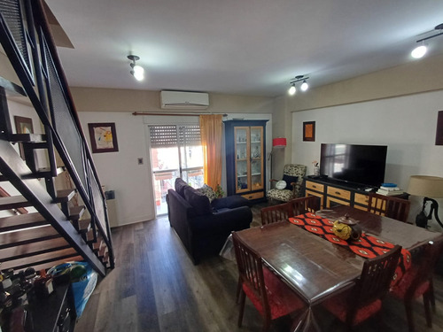 Departamento En Duplex. Impecable Estado. Excelente Oportunidad