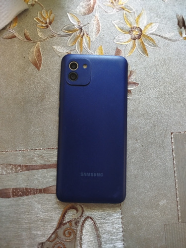 Es Un Samsung Galaxi A03 Color Azul  Marino 