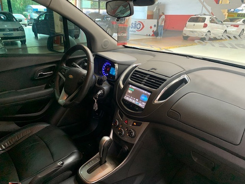 Imagem 6 de 15 de Chevrolet Tracker Ltz At 2014 Prata