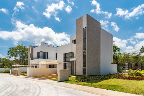 Casa En Venta En Playa Del Carmen, Bali, A 10 Minutos De La Playa