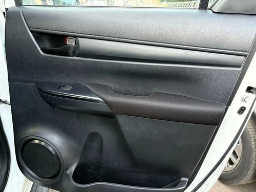Toyota Hilux 2.7 Cabina Doble Sr Mt