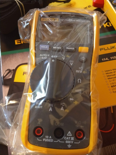 Imagen 5 de 6 de Kit Multimetro Fluke 117 Y Pinza Fluke323