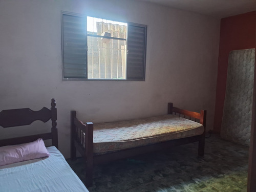 Casa Com 2 Dormitórios E Quintal Grande Na Praia