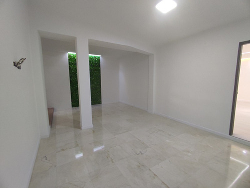 Lm Vende Casa En La Urb. La Trigaleña, Valencia.