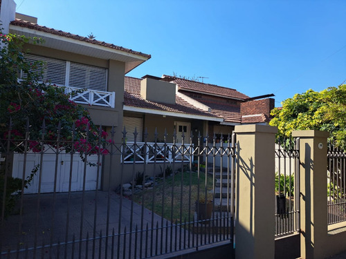 Casa En Venta En Adrogué