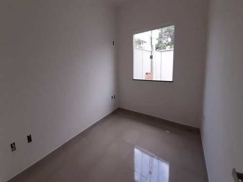 Imagem 7 de 11 de Casa Linear Com Quintal Próxima A Lagoa De Iriry. - 963 - 70180111
