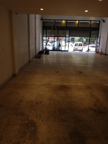 Imagen 3 de 5 de Excelente Local En Lote Propio. 300m2. Entrada De Vehículos. Oficinas. Impecable.