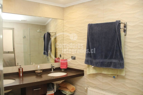 Casa En Venta De 5 Dorm. En Las Condes