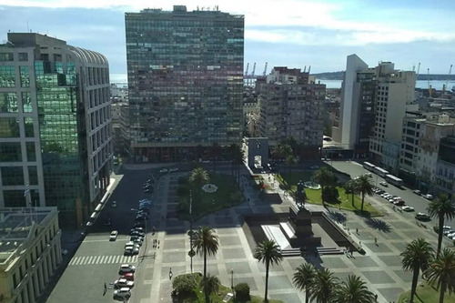Terreno Plaza Independencia - Espectacular Y Unico - Oportunidad Que No Se Repite - 1.551 M2. Altura Especial Fos 100% Frente 20 Mts