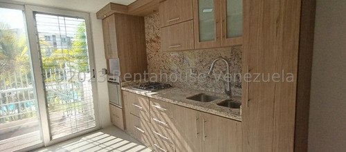 Hermoso Townhouse En Venta En El Este De Barquisimeto, 2 4 4 1 Con Vigilancia Privada, Vestier, 7 9, Areas Sociales, Maritza, Bella Terraza, Piscina, Lucena, Maletero.