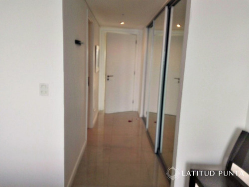 Imagen 11 de 20 de Oportunidad En Le Parc, Piso Alto, 2 Suites Más Dependencia