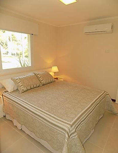 Casa En Venta De 4 Dormitorios En Playa Mansa